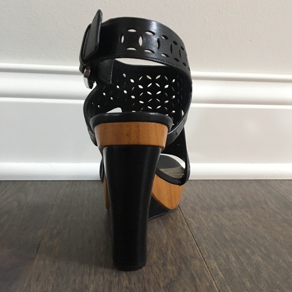 Michael Kors wedges size 7! - Picture 3 of 8